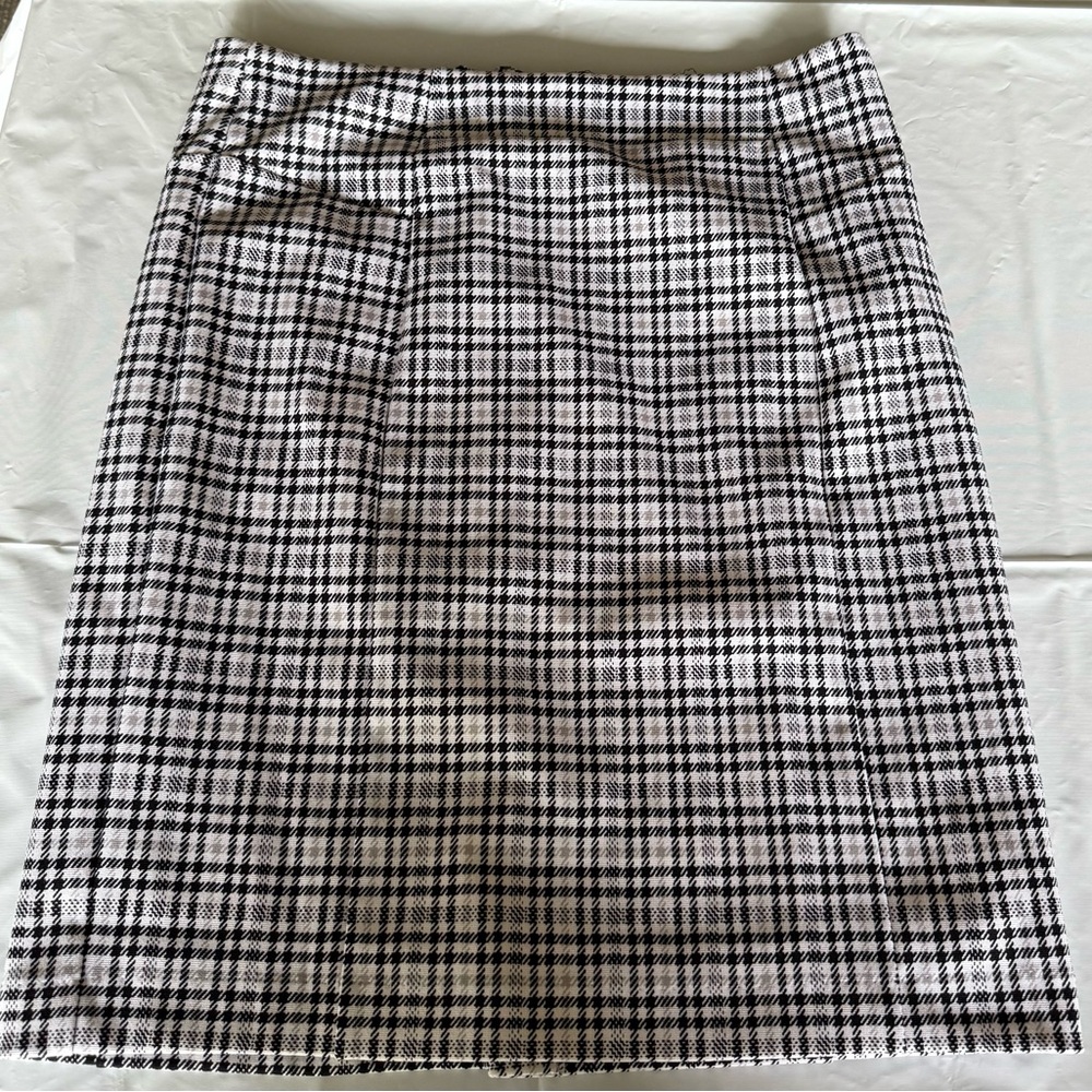 Classic Black and White Plaid Skirt